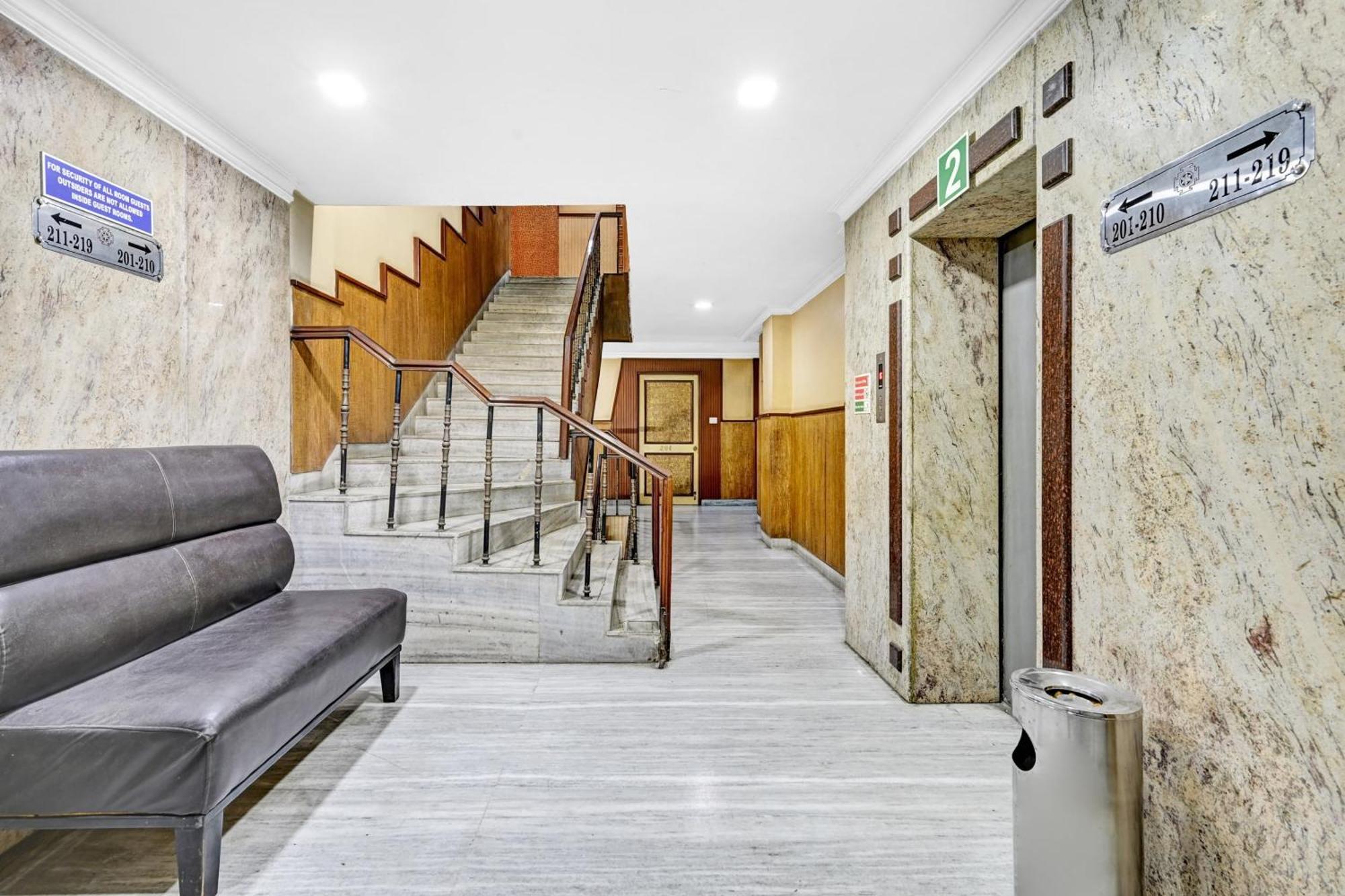 Super Townhouse Oak Hotel Belsons Taj Mahal 세쿤데라바드 외부 사진